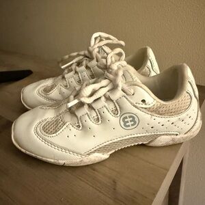 Kids White Athletic Shoes/Cheerleading Shoes